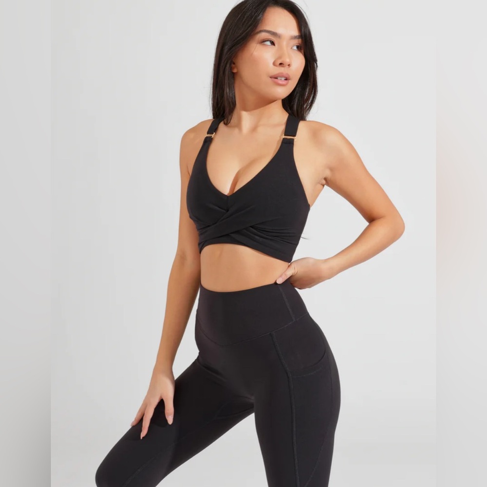 LIKE NEW 🖤 Buffbunny Candy Wrap Bra